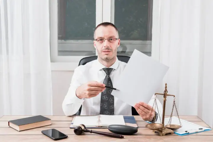 Diferencias Entre un Abogado y un Procurador
