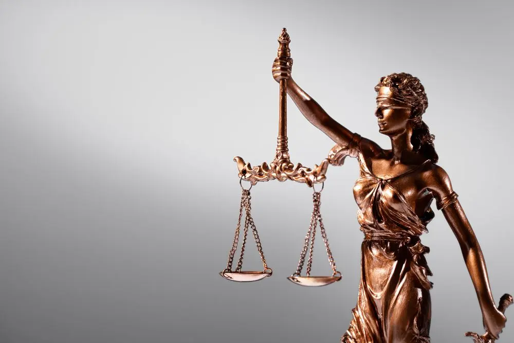 Derecho natural y positivo