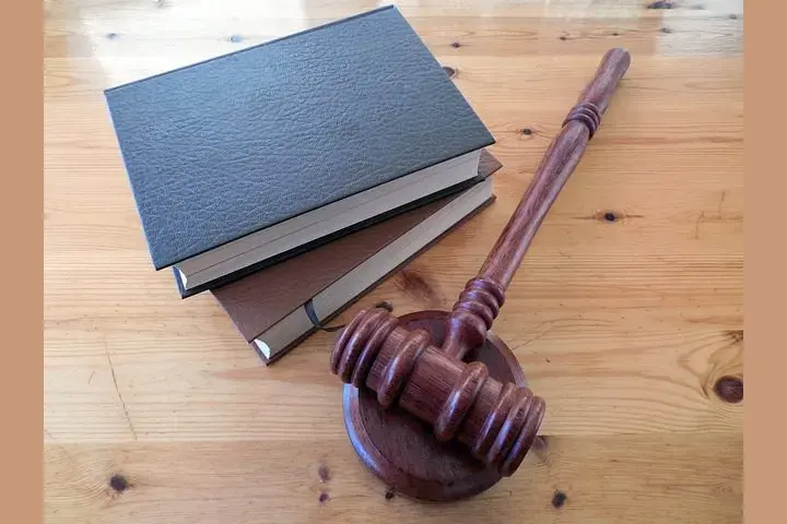 Las Resoluciones Firmes y Definitvas en Derecho