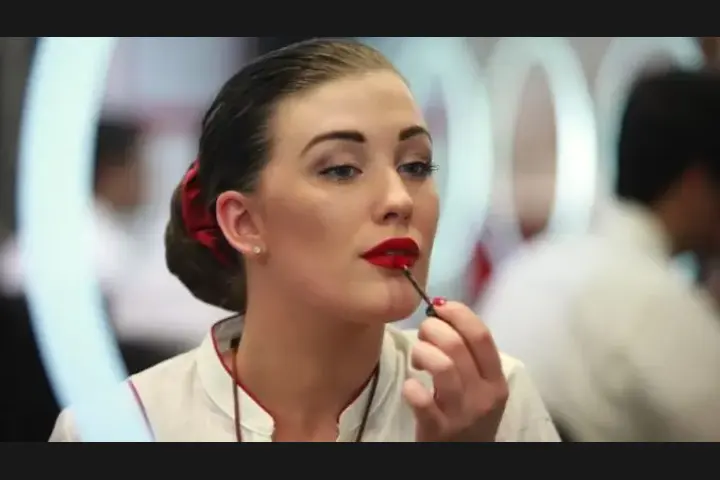 obligarte a ir maquillada