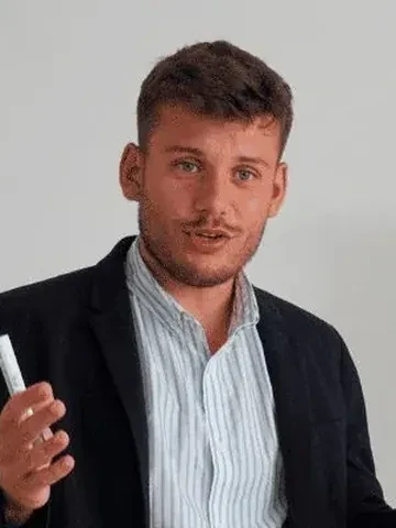Adrián Fernández, Abogado y docente de Derecho Virtual