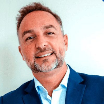 Abogado con más de 20 años de experiencia